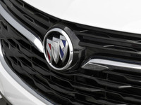 AWD, Android Auto / Apple CarPlay, Automatic Climate Control, Hands-Free Liftgate, Lane Departure Wa... (image 9)