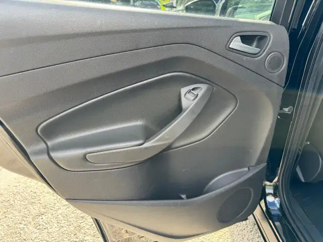 2017 Ford Escape TITANIUM! DEALER SERVICED! SUNROOF, HEATED SEAT in Cars & Trucks in Ottawa - Image 38