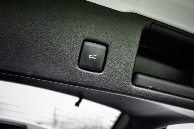 2022 Ford Escape SE Hybrid • HEATED SEATS • SPORT APPEARANCE PKG in Cars & Trucks in Kingston - Image 10