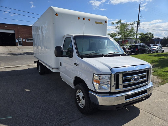 2017 Ford E-350 E-350 - 16Ft - Gasoline - Ramp - Only 84,000km in Cars & Trucks in City of Toronto - Image 3