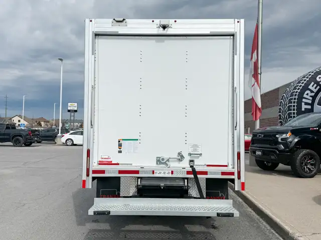2025 Chevrolet Express Cutaway Work Van 4.3L V6 WITH REMOTE E... in Cargo & Utility Trailers in Ottawa - Image 5