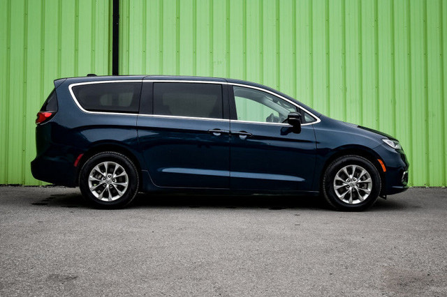 2023 Chrysler Pacifica Touring L AWD • HEATED SEATS/STEERING • C in Cars & Trucks in Ottawa - Image 2