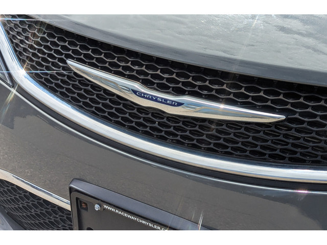 2020 Chrysler Pacifica Limited Leather | One Owner | Panoramic s in Cars & Trucks in City of Toronto - Image 4