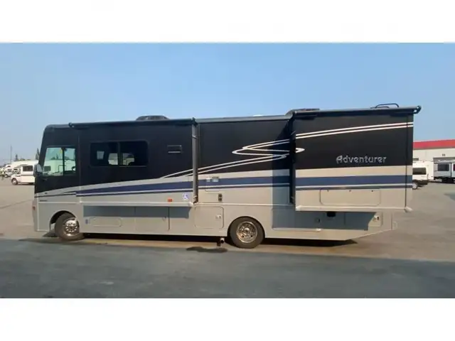 2020 Winnebago Adventurer 30T in RVs & Motorhomes in Abbotsford - Image 4