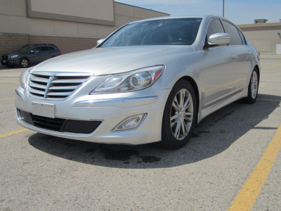 2012 Hyundai Genesis 3.8 8AT  with the Technology Package!