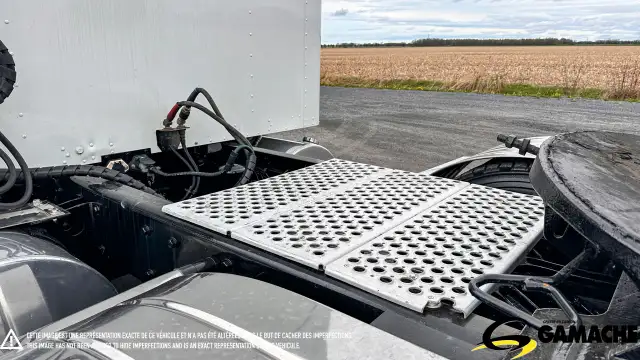 2020 KENWORTH W900L HIGHWAY / SLEEPER TRUCK / TRACTOR in Heavy Trucks in Chilliwack - Image 10