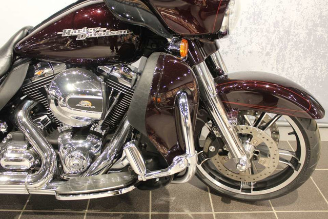 2014 Harley-Davidson Street Glide Special in Touring in City of Montréal - Image 3