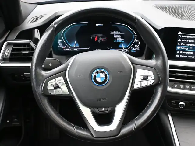 2022 BMW 3 Series 330e x-DRIVE PREMIUM ESSENTIAL PACKAGE, MOONRO dans Autos et camions dans Ville d’Halifax - Image 19