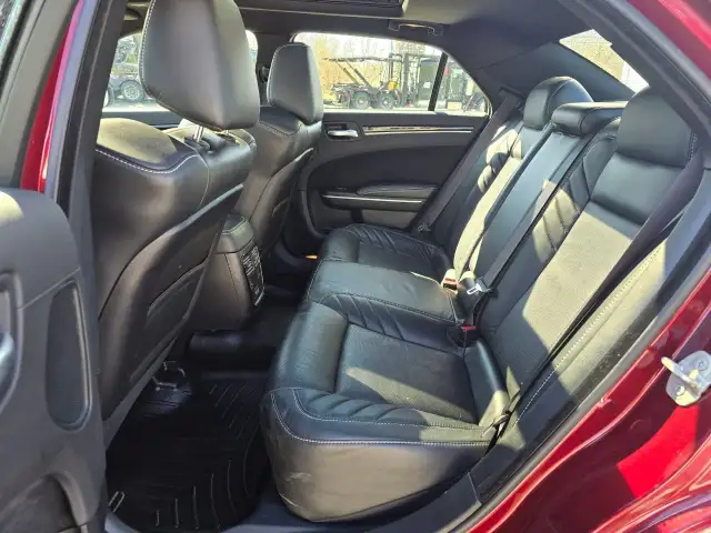 2023 Chrysler 300 in Cars & Trucks in Ottawa - Image 30