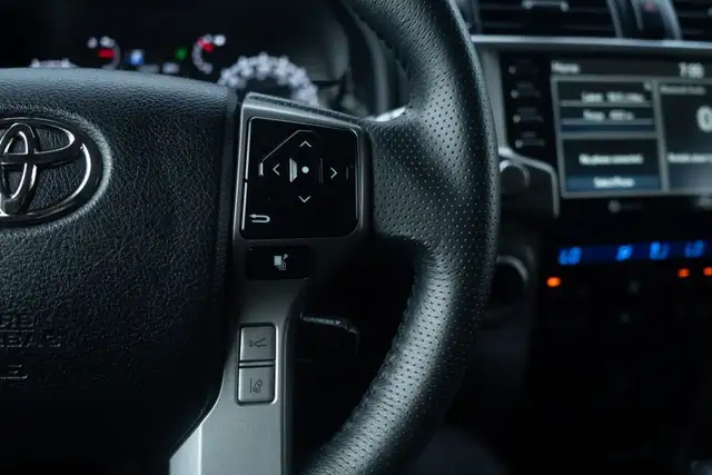2020 Toyota 4Runner SR5 4WD, Sunroof, Alloy Wheels, Rear View Ca in Cars & Trucks in Oakville / Halton Region - Image 21