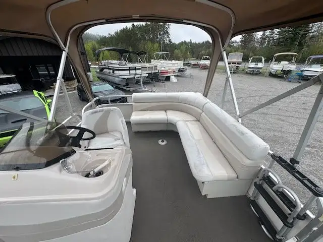 2006 18' LEGEND PONTOON 25HP MERCURY 4-STROKE EFI BIGFOOT in Powerboats & Motorboats in Peterborough - Image 9