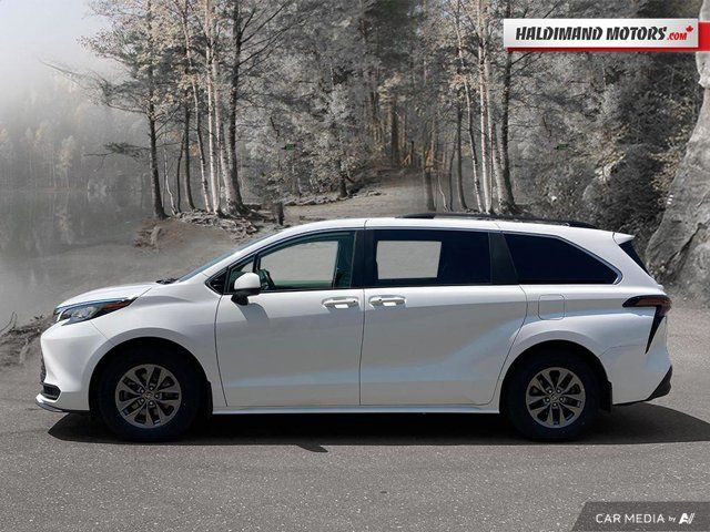2023 Toyota Sienna LE in Cars & Trucks in Hamilton - Image 2