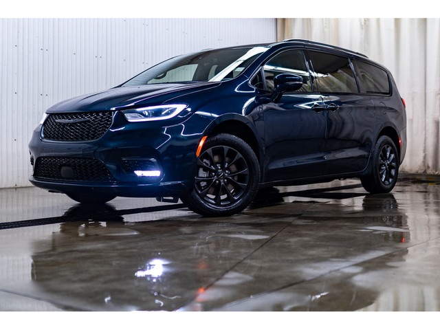  2022 Chrysler Pacifica AWD Touring BCam in Cars & Trucks in Calgary - Image 4