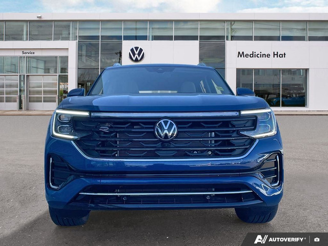 2025 Volkswagen ATLAS Execline 2025 Volkswagen Atlas – Spacious, in Cars & Trucks in Medicine Hat - Image 3