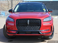 Sunroof! Featuring attractive exterior styling, this Lincoln Corsair promises a smooth ride, with a... (image 1)