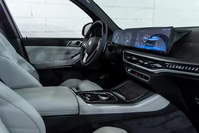 2025 BMW X5 xDrive40i | Edition 25 Jahre | Affichage tête in Cars & Trucks in City of Montréal - Image 8