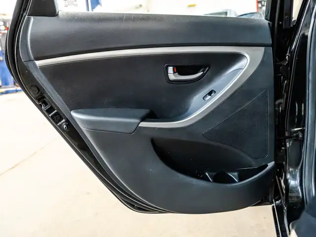 2016 Hyundai Elantra GT GL | AUTO | CLEAN CARFAX | 1 PROPRIO | in Cars & Trucks in City of Montréal - Image 13
