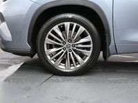 Experience luxury, power, and versatility in this fully loaded 2021 Toyota Highlander Platinum. Adva... (image 3)