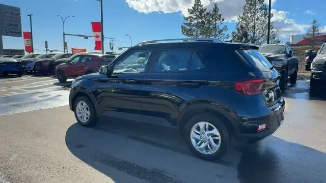2023 Hyundai Venue Preferred | Heated Seats | Apple CarPlay dans Autos et camions dans Ville d’Edmonton - Image 8