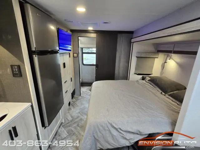 2021 FOREST RIVER SUNSEEKER MBS 2400T C-Class Motorhome RV in Cars & Trucks in Calgary - Image 33