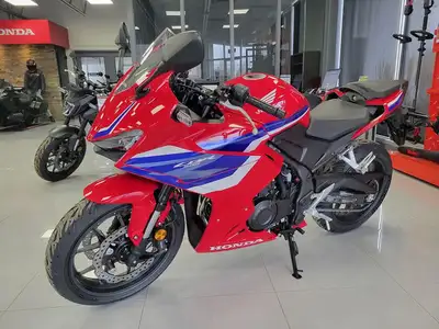 The Honda CBR500R strikes a truly unique balance between performance and fun. Its parallel twin-cyli...