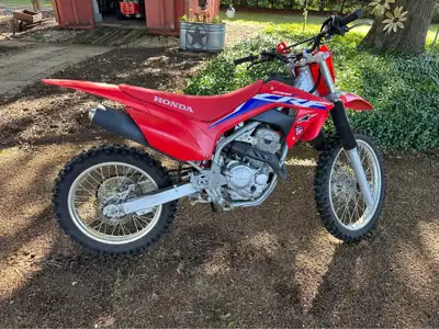 APPLY NOW: https://www.ridecollective.ca/get-pre-approved The 2024 HONDA CRF250F is a trail-focused...