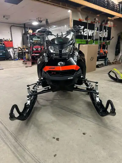 Like new 2017 Renegade X Equipment -Skid Plate -HD Front Bumper -LED Lights -Xtra Led lights -1,75 S...