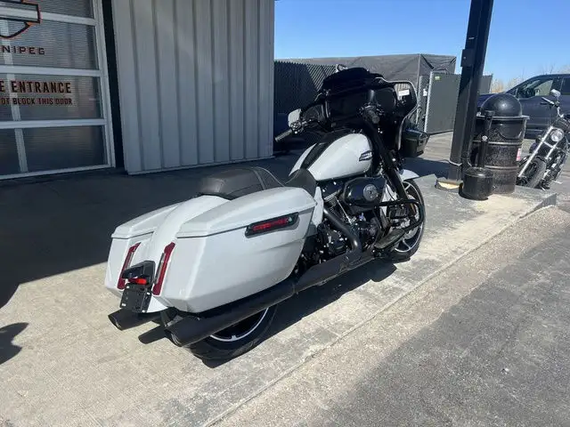 2025 Harley-Davidson FLHX - Street Glide in Sport Touring in Winnipeg - Image 3