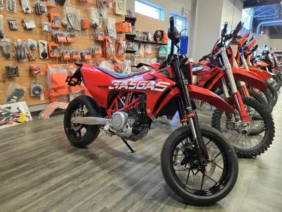 2024 GASGAS SM 700RED HOT SUPER SINGLE A big-bore, single-cylinder Supermoto bike with true GET ON T...