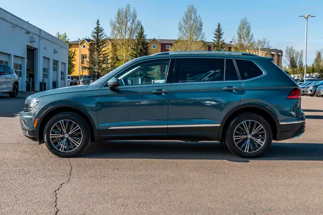 2021 Volkswagen Tiguan Highline 4MOTION dans Autos et camions dans Calgary - Image 4