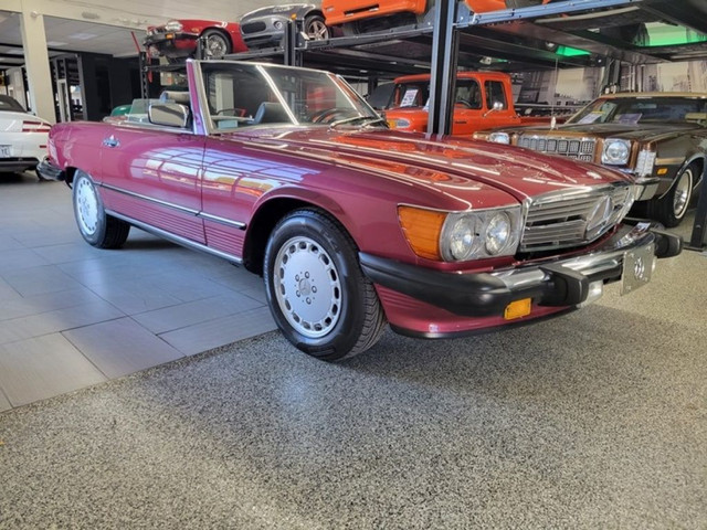 1989 Mercedes-Benz SL Class SL560 in Classic Cars in Laval / North Shore - Image 2