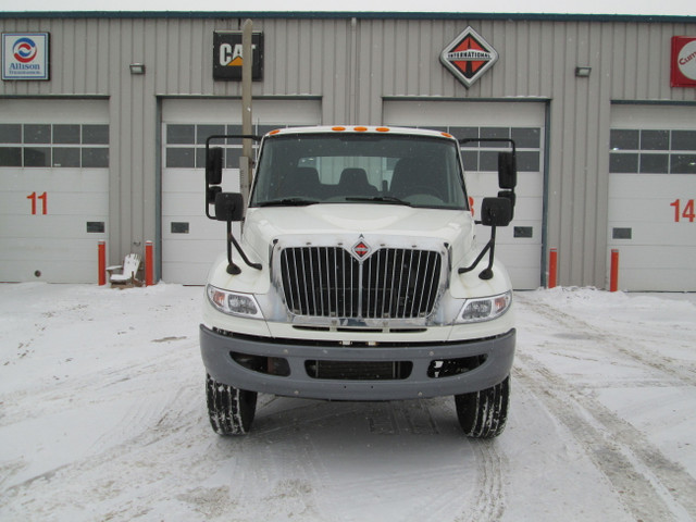 2017 International 4300 Cab & Chassis in Heavy Trucks in Red Deer - Image 3