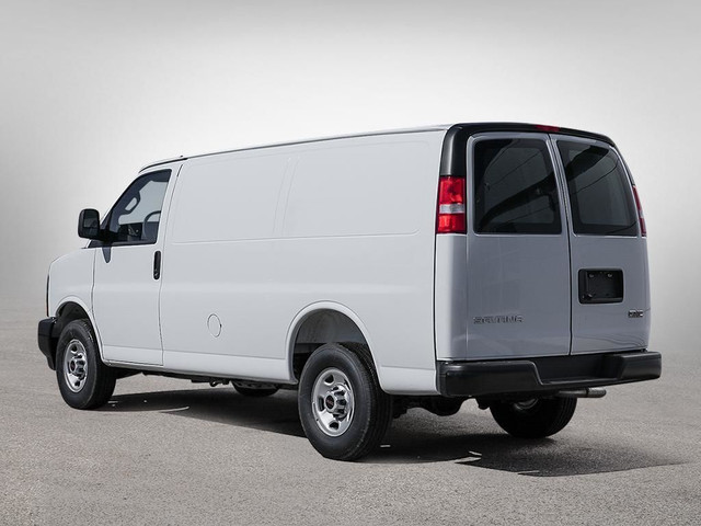 2025 GMC Savana Cargo 2500 WT 135 in Cars & Trucks in City of Montréal - Image 4