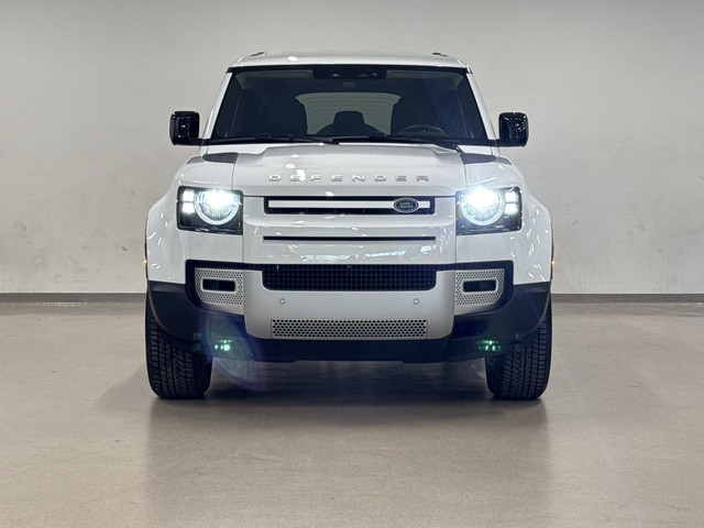 2022 Land Rover Defender 110 P300 S in Cars & Trucks in City of Montréal - Image 3