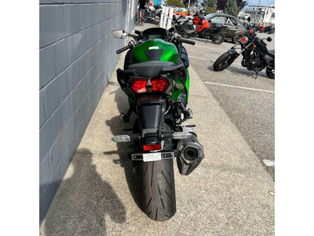  2023 Kawasaki Ninja H2 SX SE in Sport Bikes in Chilliwack - Image 2
