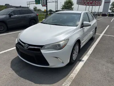 PRIX ET QUALITÉ IMBATTABLE venez découvrir notre TOYOTA CAMRY 2015 XSE CUIR/TISSUS SIÈGES CHAUF ÉCRA...