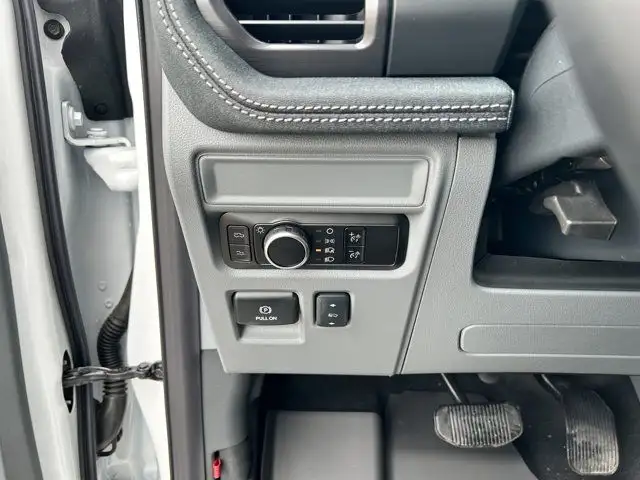 2025 Ford F-150 Lightning Flash | 312A | 4X4 | SuperCrew 145 in Cars & Trucks in Edmonton - Image 10