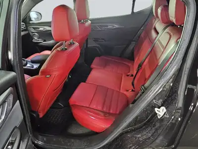 JAMAIS ACCIDENTE - UN SEUL PROPRIETAIRE - PHEV - TOIT OUVRANT - CAMERA DE RECUL - CUIR Comes equippe...