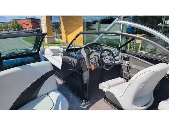 2010 Moomba LSV in Powerboats & Motorboats in Granby - Image 5