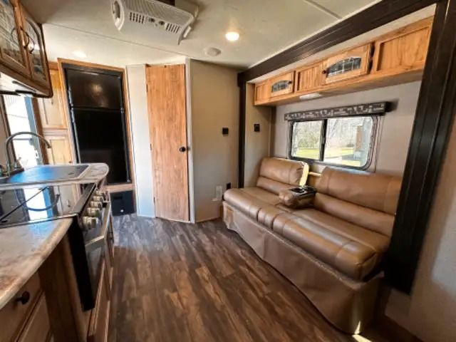 2018 COACHMEN FREEDOM EXPRESS ULTRA LITE (FINANCING AVAILABLE) in Travel Trailers & Campers in Saskatoon - Image 3
