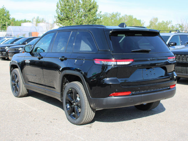 2025 Jeep Grand Cherokee Altitude in Cars & Trucks in Calgary - Image 3