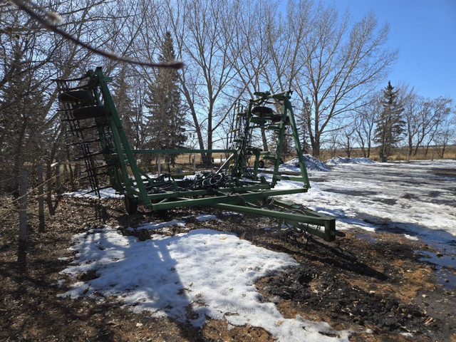 1975 John Deere 32 Ft Deep Tillage Cultivator 1600 in Farming Equipment in Edmonton - Image 2