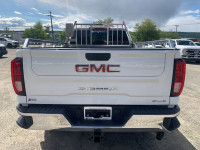 Sierra 3500HD 4WD Crew Cab 172" SLE, 18" Aluminum Wheels, 6.6L V8 Turbo Diesel Engine, 10-Speed Auto... (image 3)