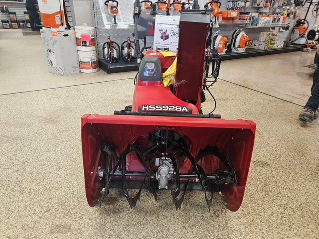 2023 Honda 2023 Honda HSS928CW - Snow Blower - Walk Behind in Farming Equipment in Chatham-Kent - Image 3