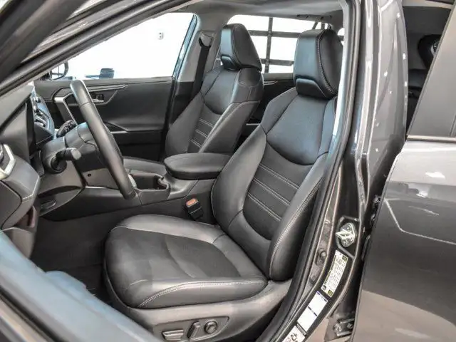 2022 Toyota RAV4 Limited in Cars & Trucks in Calgary - Image 19