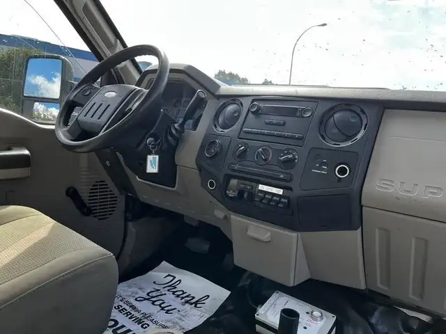 2008 ford F-550 Service Truck With Bucket 2WD Diesel in Heavy Trucks in Richmond - Image 33