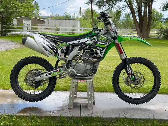 2015 KAWASAKI KX450F - RACING GREEN!  in Sport Bikes in Truro - Image 2