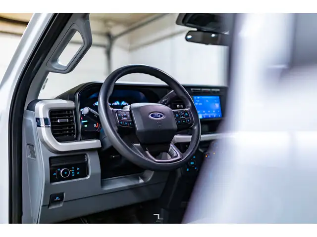 2023 Ford F-350 4x4 Crew Cab XL Deck BCam dans Autos et camions dans Grande Prairie - Image 11