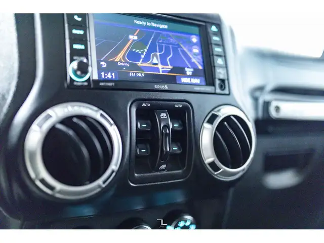 2018 Jeep Wrangler JK Unlimited 4x4 Sahara Nav in Cars & Trucks in Red Deer - Image 17