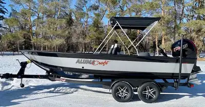 The Competitor 205 Tiller sets the bar high as a ready-to-go rig. Features the tiller console on por...